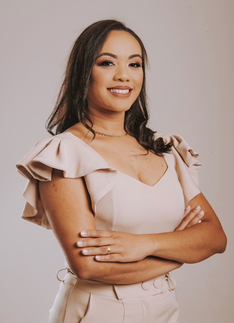 Gabrielly Andrade fisioterapeuta especialista em RPG e Tratamento Postural na Clínica NEFES Santa Bárbara MG